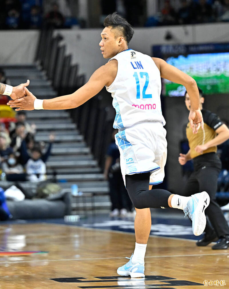 富邦勇士林志傑三分得手。（記者陳志曲攝）