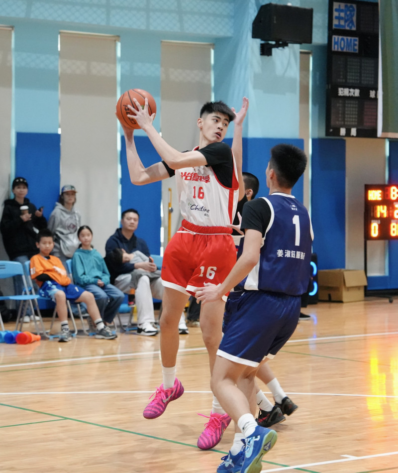 光復劉丞樺（左）高一就打上大隊。（U19籃球聯盟提供）