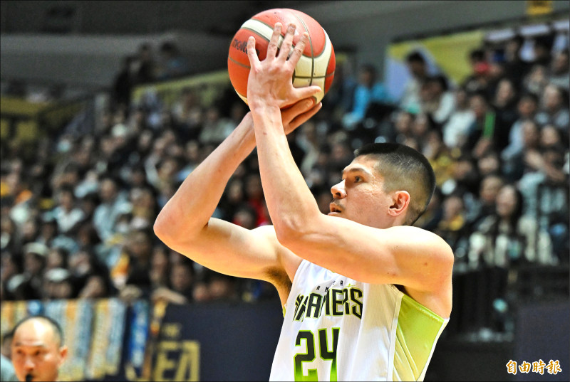 夢想家忻沃克飆進6顆3分球奪22分。（記者林正堃攝）