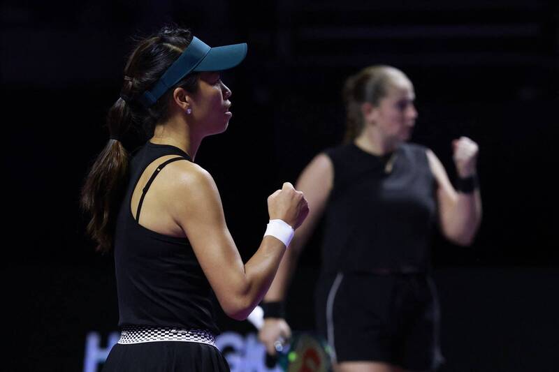 謝淑薇與奧絲塔朋科在布里斯本女網賽首戰直落二挺進女雙8強。（資料照，路透）