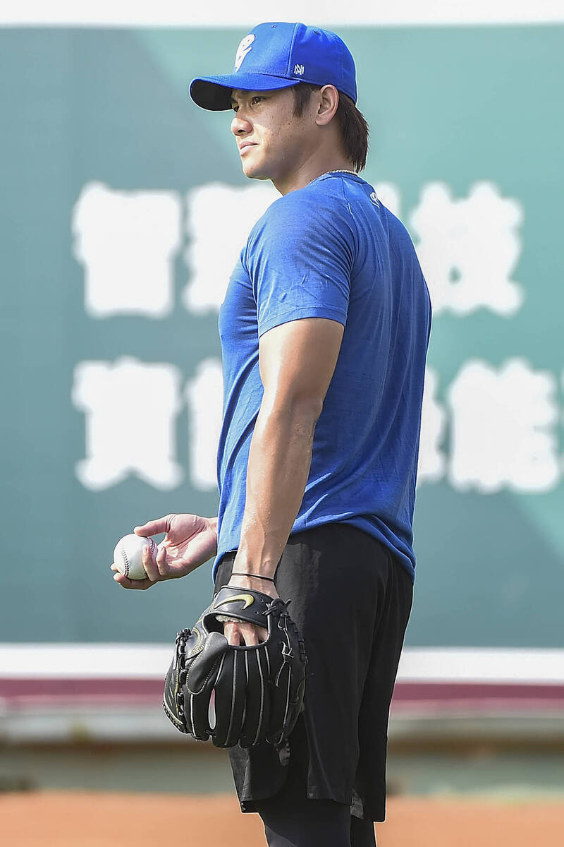 話題最強江少慶 76號獅袍上身