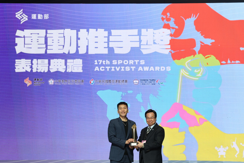 八馬國際董事長王文欽（右）和運動部長李洋。（八馬提供）