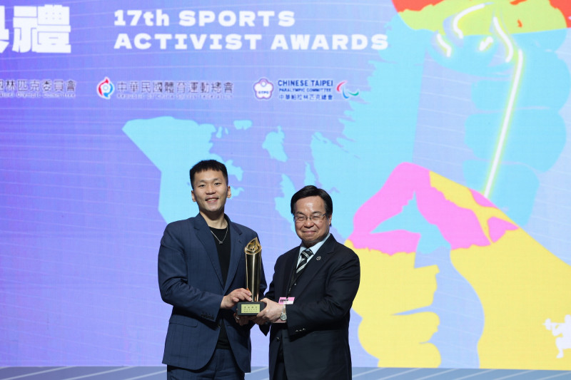 八馬國際董事長王文欽（右）和運動部長李洋。（八馬提供）