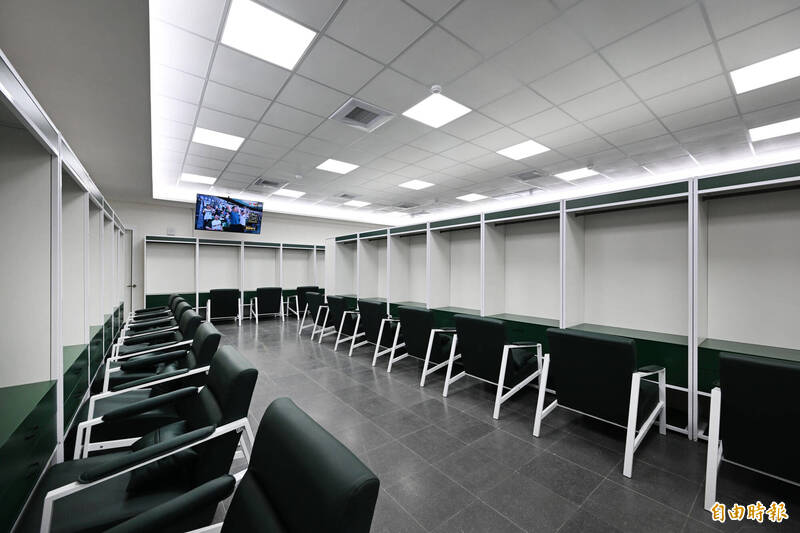 台鋼雄鷹訓練基地二軍球員休息室。（記者李惠洲攝）
