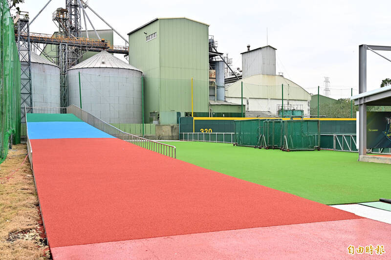 日本體能教練建議設計一個斜坡，從跑步就能訓練稱「好漢坡斜坡道」。（記者李惠洲攝）