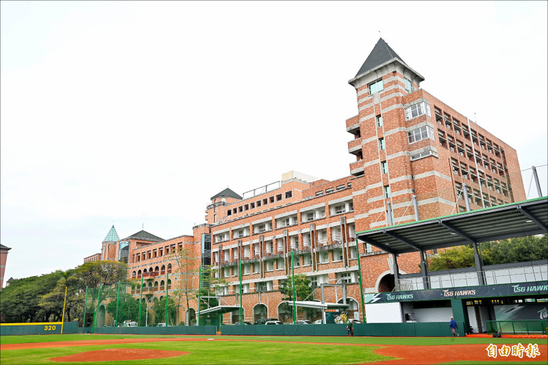 台鋼雄鷹訓練基地「皇鷹學院」。（記者李惠洲攝）