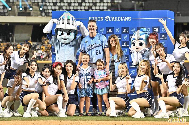 布坎南（中）。（資料照，記者陳志曲攝）