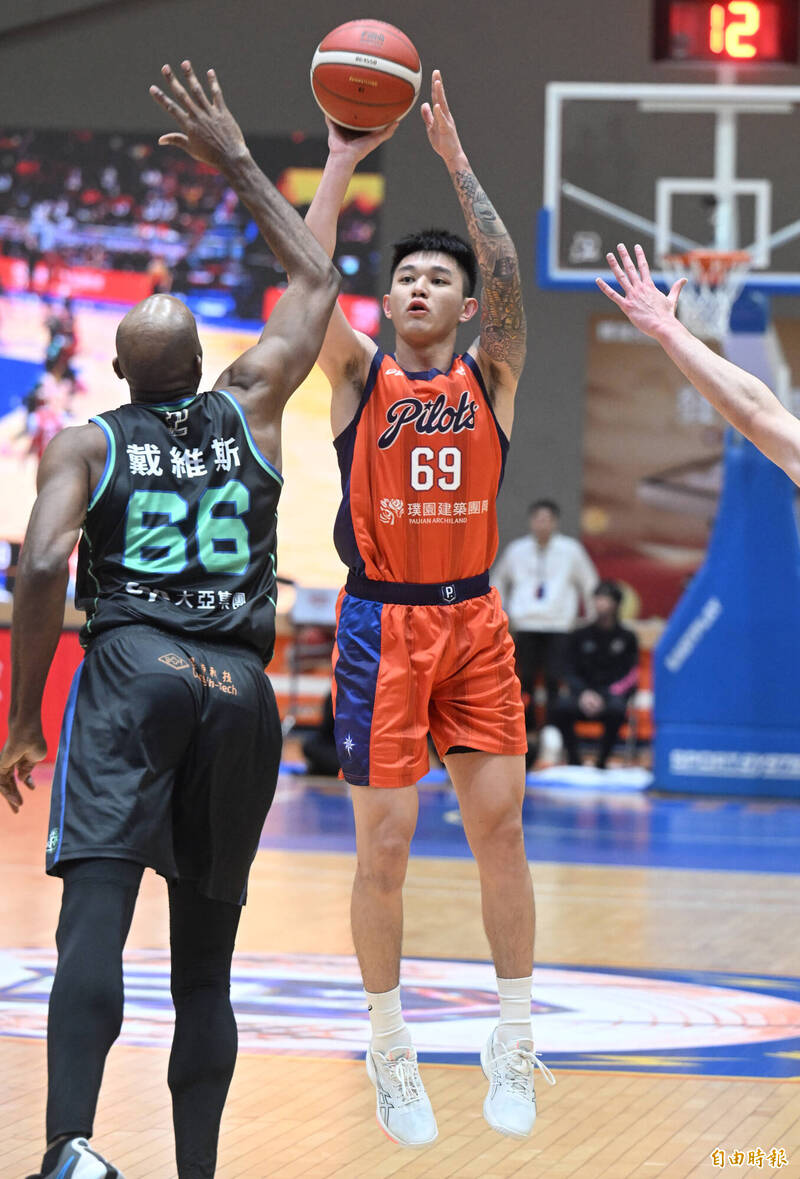 盧峻翔達成生涯2000分里程碑，成為聯盟史上第一人。（記者林正堃攝）