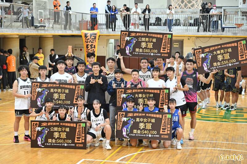 讓台灣運動政策回歸全民運動初衷，運動部長李洋（中）必須有開創性作為。（資料照）