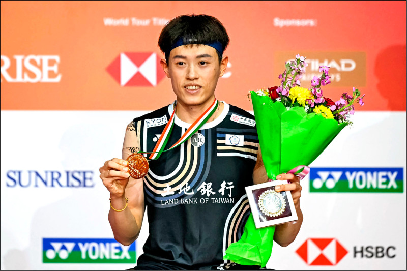 世界排名12的「左手重砲」林俊易，昨在超級750系列印度羽球公開賽，勇奪男單冠軍。（法新社）