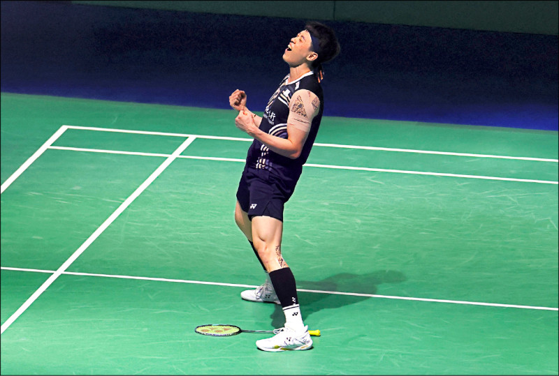 「左手重砲」林俊易昨以21：10、21：18扳倒世界排名第4的印尼名將克里斯提，奪下本季首座冠軍。（路透）