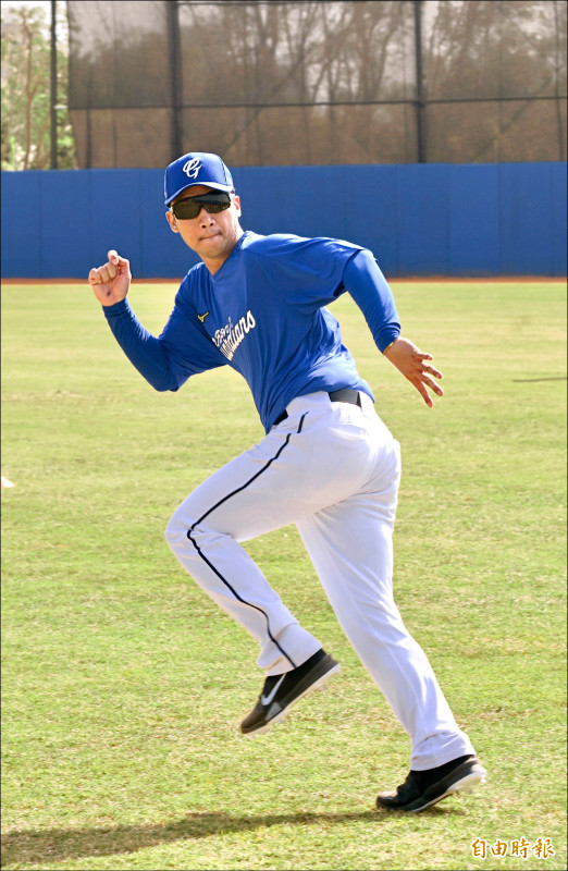 林書逸告別效力10年的兄弟來到悍將，希望與新隊友一起競爭。（記者廖耀東攝）