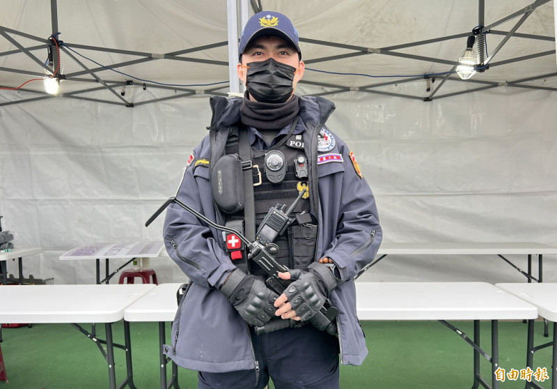 金門馬拉松登場，警方基於大型活動安全，出動全副武裝霹靂小組到場守護。（記者吳正庭攝）（記者吳正庭攝）