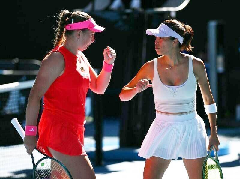 謝淑薇（右）和奧絲塔朋科。（資料照，路透）