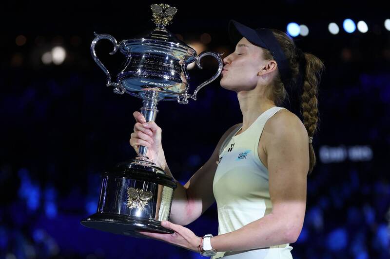 蕾巴金娜首度在澳網女單封后。（法新社）