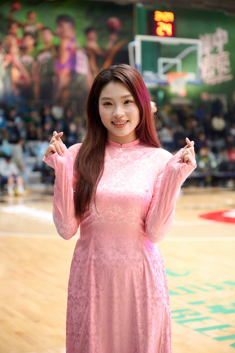 雲豹開球嘉賓-「Hang TV－越南夯台灣」創作者阮秋姮。（雲豹提供）