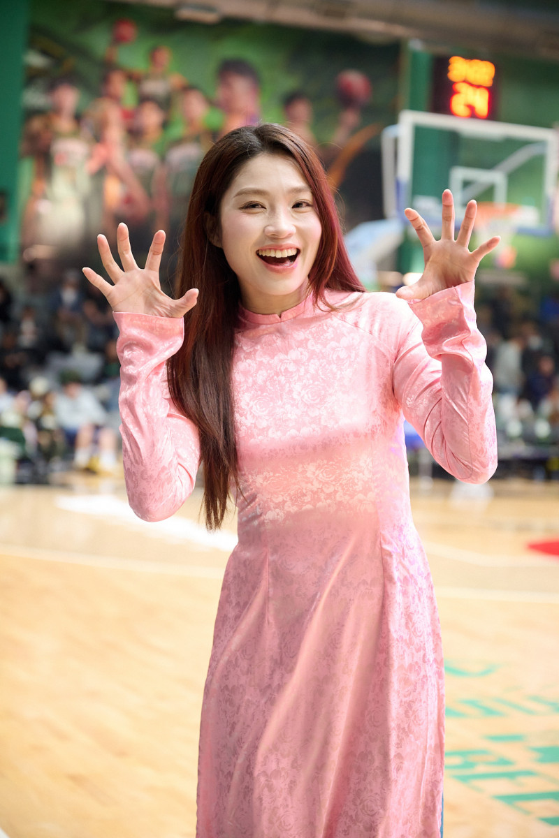 雲豹開球嘉賓-「Hang TV－越南夯台灣」創作者阮秋姮。（雲豹提供）