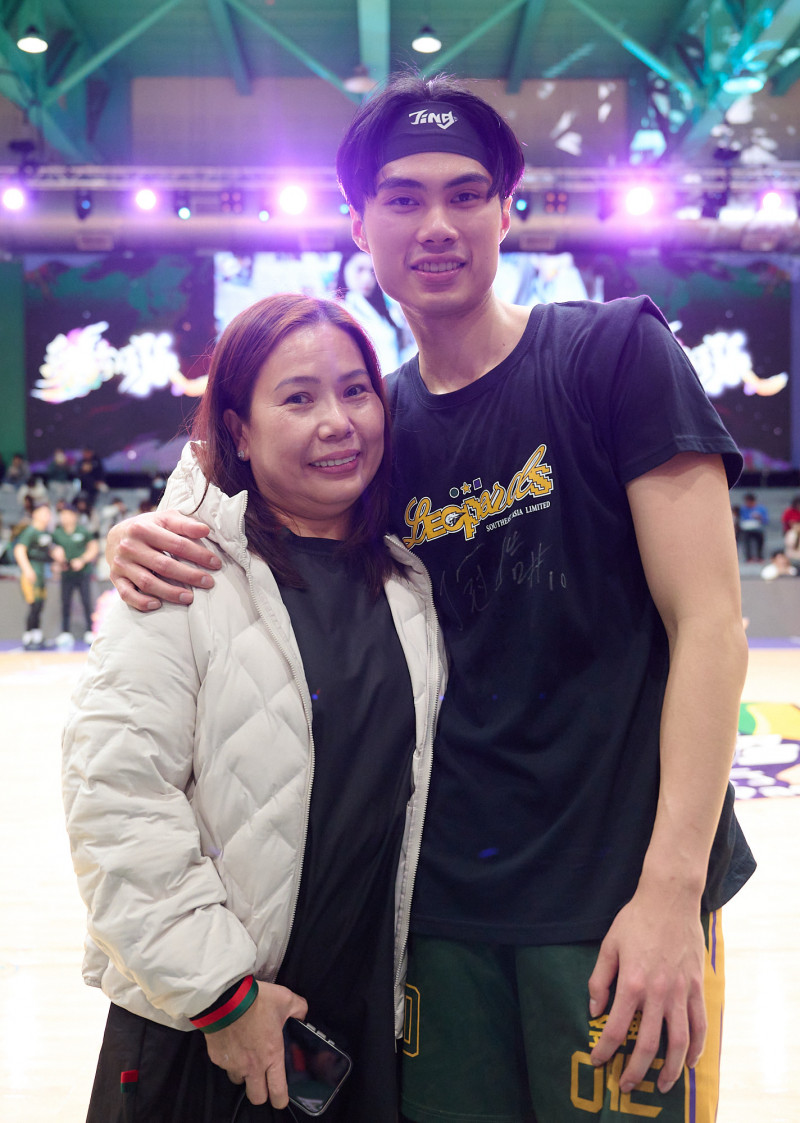 雲豹開球嘉賓-「Hang TV－越南夯台灣」創作者阮秋姮。（雲豹提供）