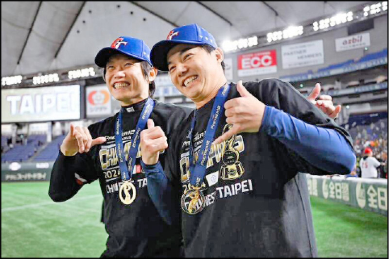 陳冠宇（左）連3屆參加經典賽，郭俊麟獻上祝福。（資料照）