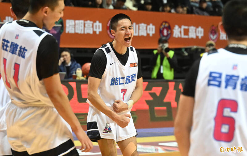 陳建勳攻下32分，率能仁驚險擊敗南湖。（記者林正堃攝）