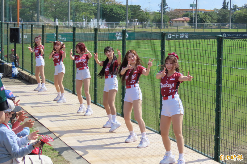 樂天女孩應援。（特派記者林宥辰攝）