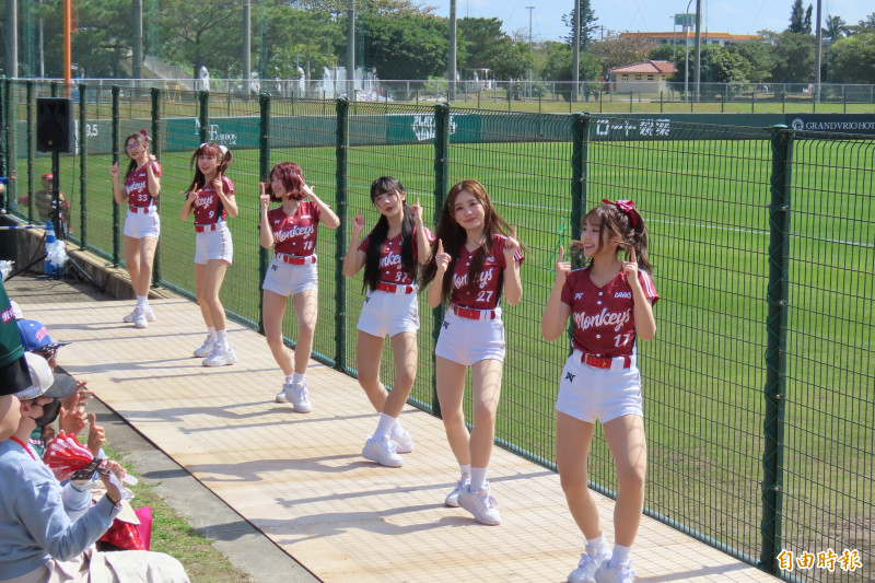 樂天女孩應援。（特派記者林宥辰攝）