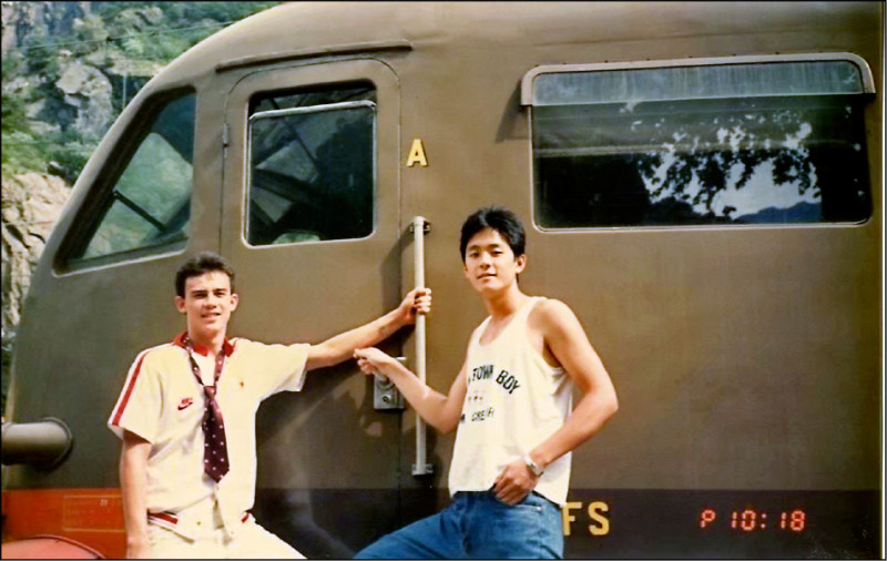 李玉龍（右）與鄭志龍曾一同出國征戰。（李玉龍提供）