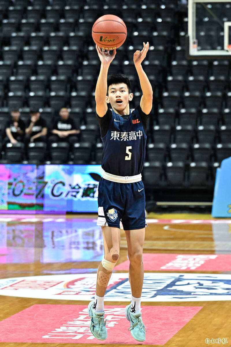 東泰高中紀伍柏俊。（記者陳志曲攝）