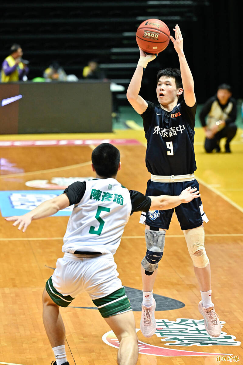 東泰高中許恩翔。（記者陳志曲攝）