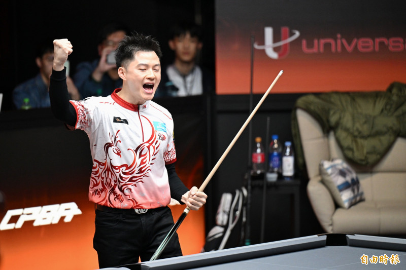 今年1月勇奪「CTPBA職業撞球巡迴賽」與「台北撞球職業公開賽」雙冠後，柯秉逸振臂高呼慶祝。（資料照，記者陳逸寬攝）