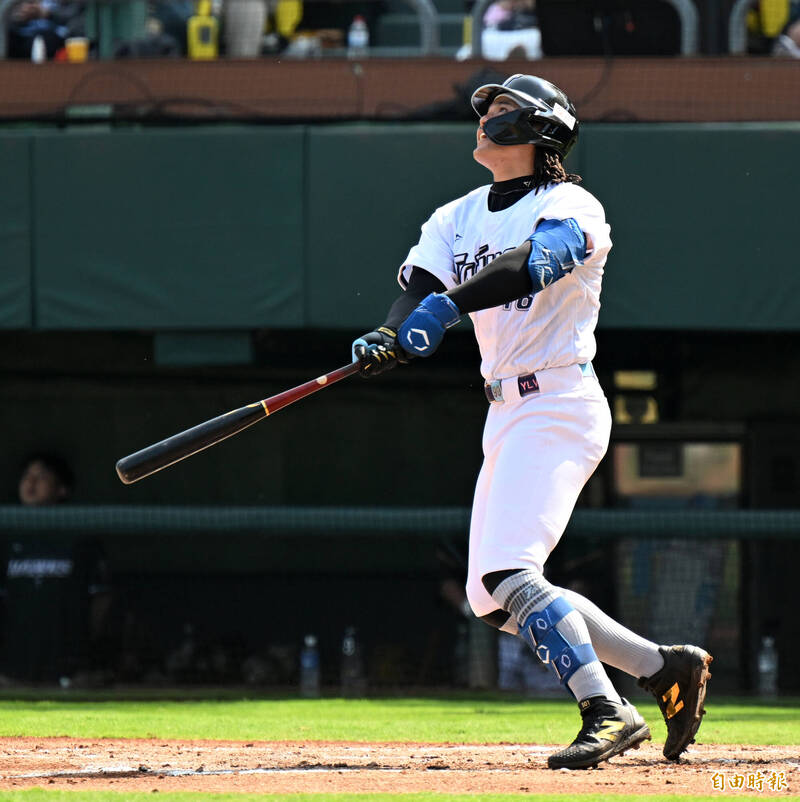 台灣隊張育成。（記者李惠洲攝）