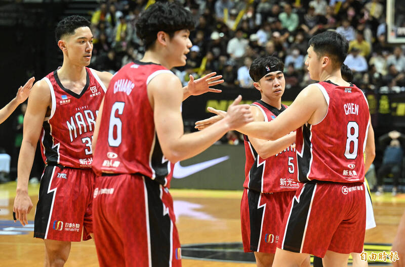 戰神連2場以本土球員應戰。（記者林正堃攝）