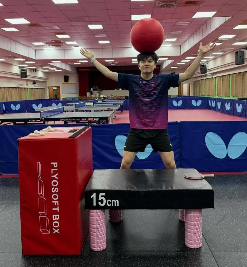 台灣林昀儒昨天上傳搞笑賀歲照向球迷拜年。（取自林昀儒IG）