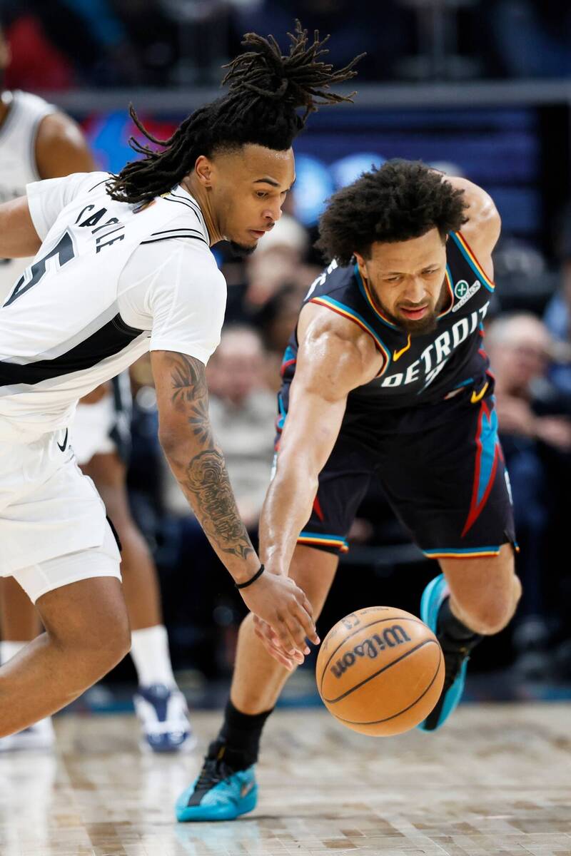 活塞主控坎寧安（右）、馬刺卡瑟爾（左）。（美聯社）