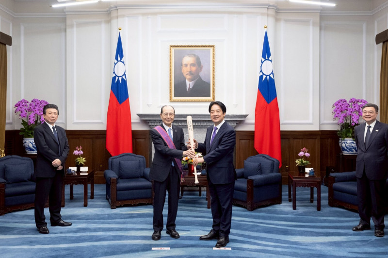 賴清德總統今天頒授「世界的全壘打王」王貞治「一等景星勳章」，表彰王貞治既為日本野球奮鬥，也為台灣棒球運動奮鬥，並積極推動台日職棒交流。（總統府提供）