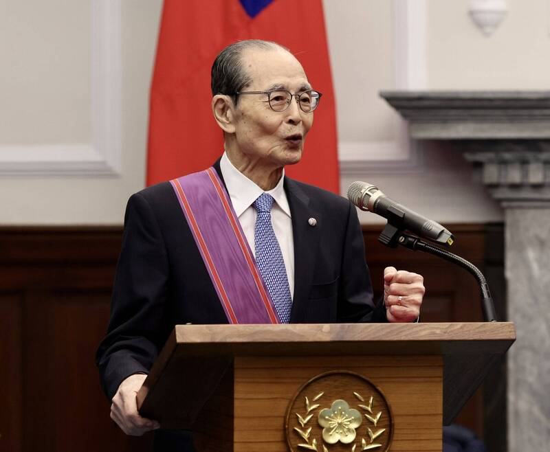 總統賴清德今天頒授一等景星勳章給「世界全壘打王」王貞治。（中央社）