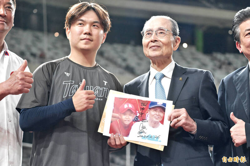 江坤宇和王貞治。（記者王藝菘攝）