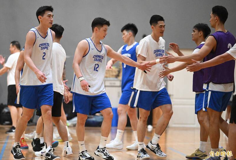 臺灣男籃隊練球備戰世界盃資格賽。（資料照，記者林正堃攝）