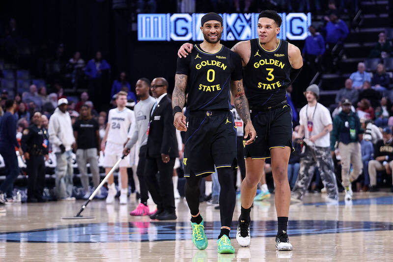 勇士全員得分痛宰灰熊。（法新社）