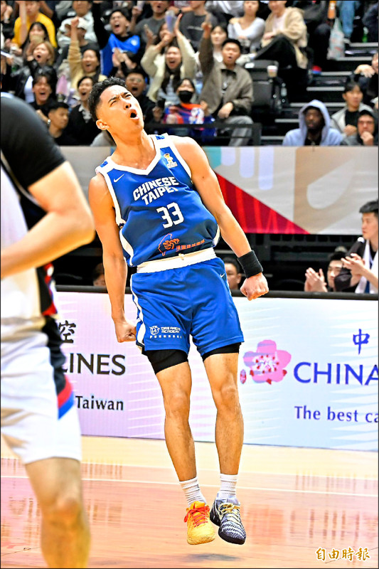 台美混血好手雷蒙恩生涯首度國家隊先發，繳出亮眼成績。（記者塗建榮攝）