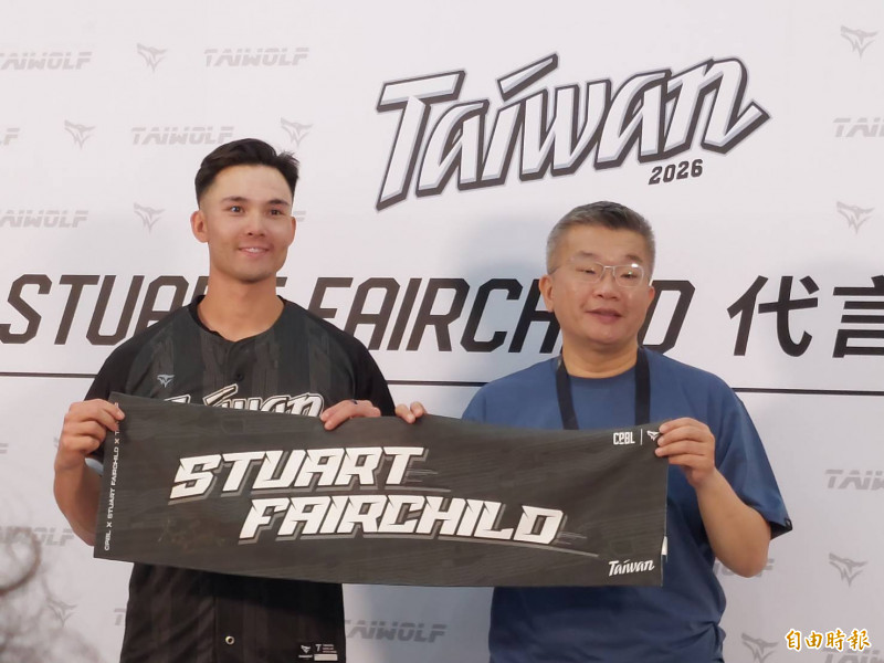 費爾柴德（左）、中職會長蔡其昌（右）。（記者林宥辰攝）