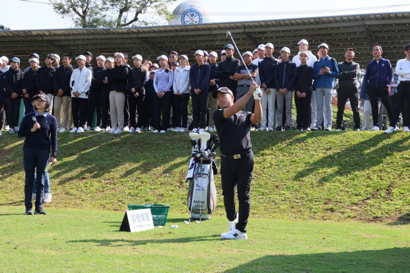 比嘉一貴在台教學展現專注與耐心。（大會提供）