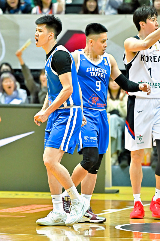 台灣男籃明將在菲律賓對決中國，期待效力中國CBA的陳盈駿（中）與林庭謙（左）攻防能力爆發。（資料照）