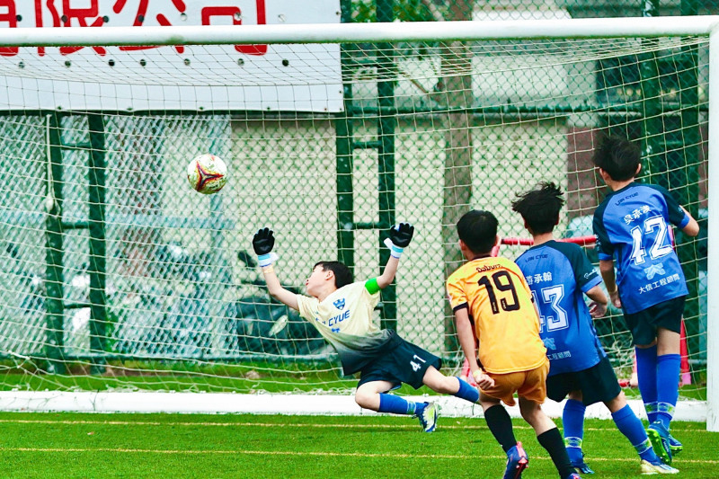 Attackers U10首戰5:0大勝藍鵲，以小組第一晉級。（官方提供）