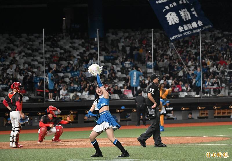 今天日本火腿和味全龍之戰，假日時刻進場人數為17,026人。（記者林正堃攝）