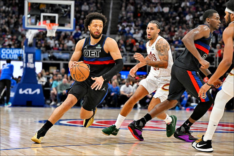 坎寧安（左一，路透）