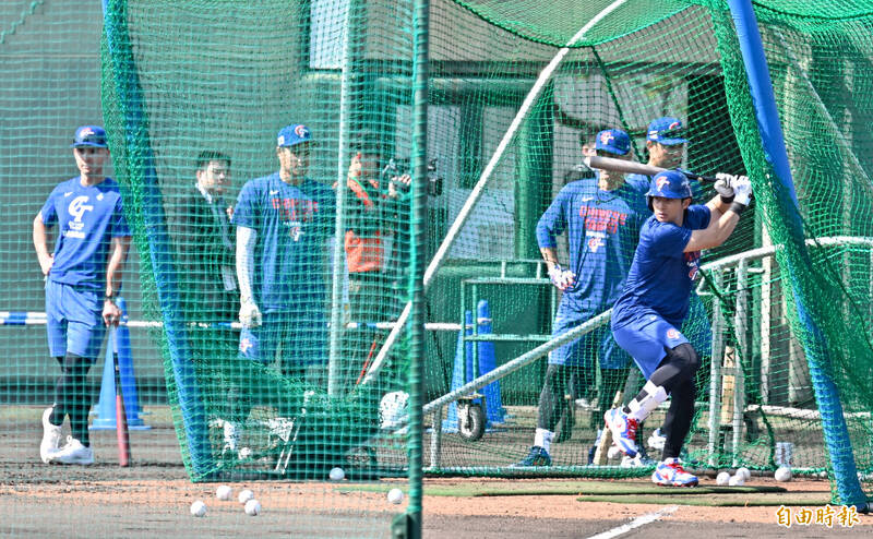 臺灣隊到宮崎清武棒球場備戰經典賽熱身賽。（特派記者陳志曲攝）