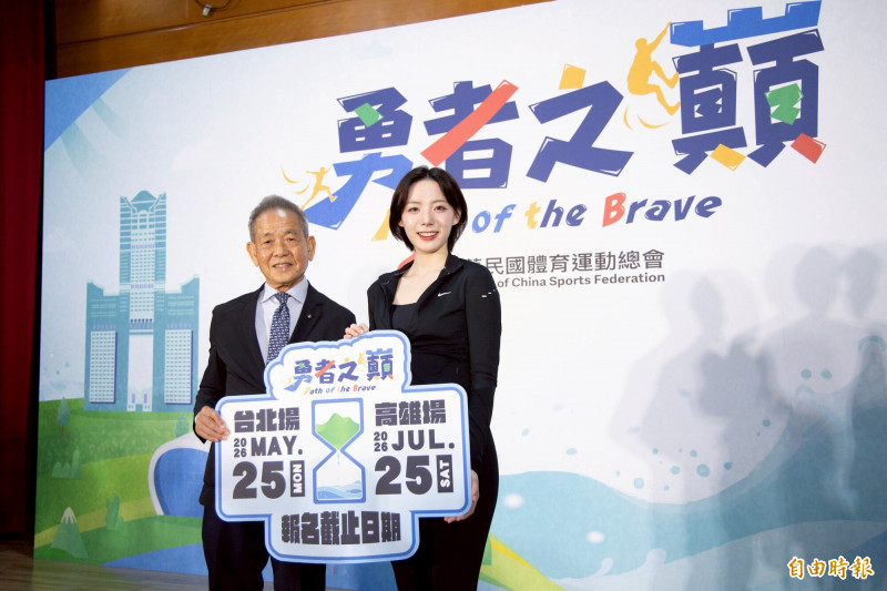 蜜大腿女神河智媛（右）。（記者梁偉銘攝）