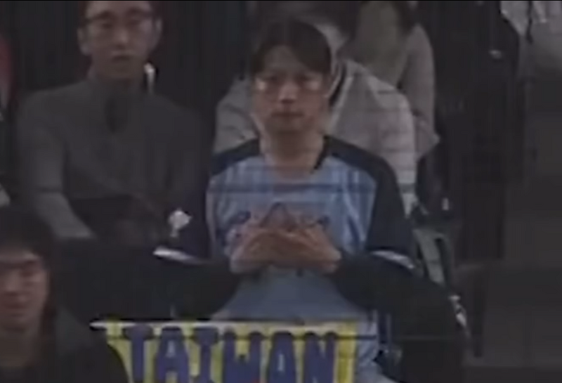 12強冠軍賽上，一位球迷因為結印爆紅。（圖翻攝自Threads）