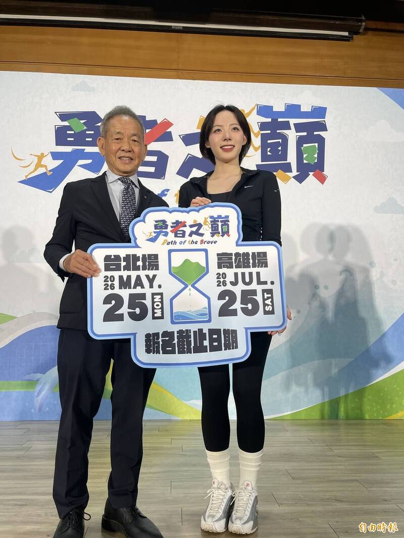 蜜大腿女神河智媛（右）。（記者梁偉銘攝）